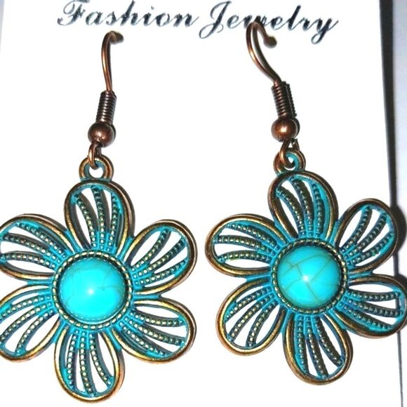 Beautiful turquoise flower dangle earrings - Picture 3 of 6